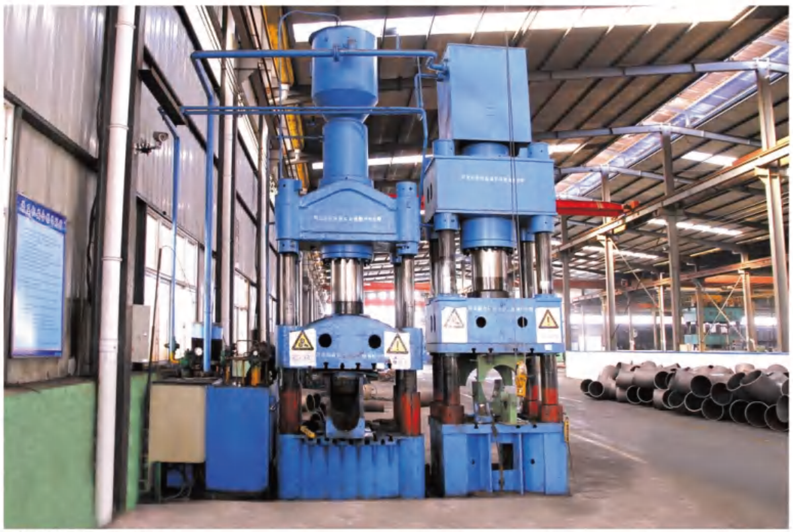 Hydraulic press bay